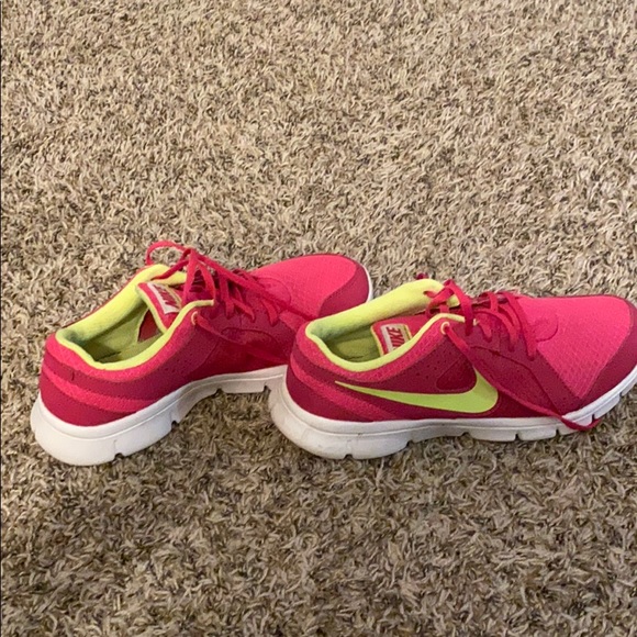 Pink/Neon Nike Youth Size 6.5 shoes - Picture 4 of 7